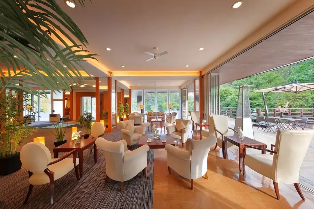 Lobby lounge