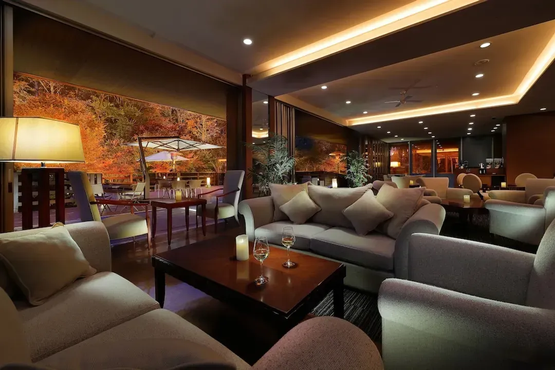 Lobby lounge
