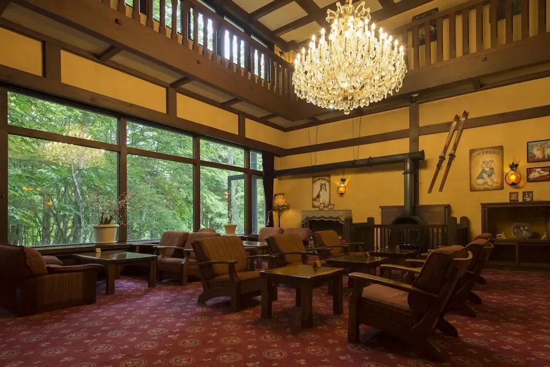 Lobby lounge