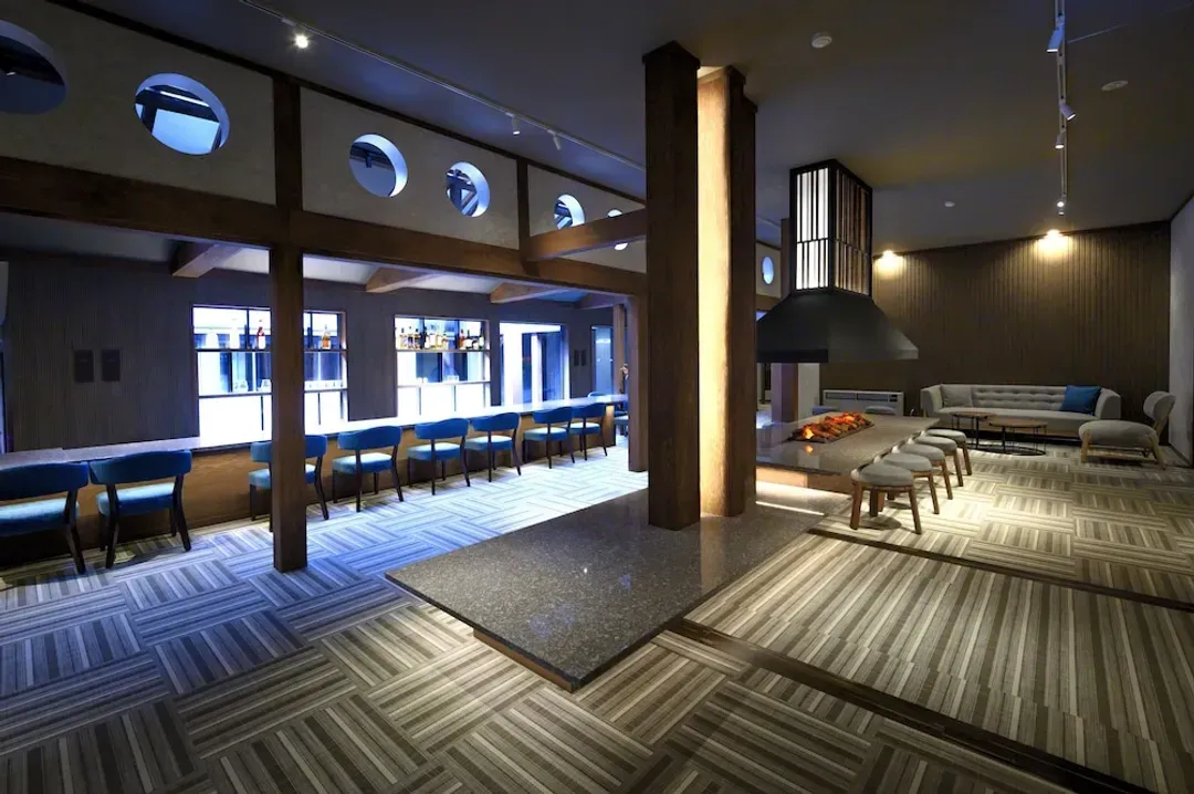 Lobby lounge
