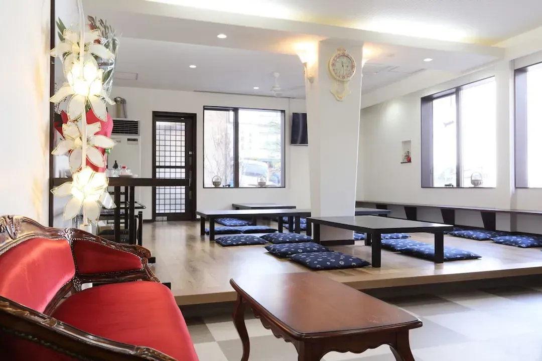 Lobby lounge