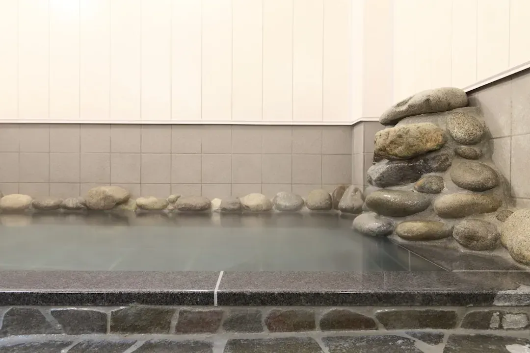 Indoor spa tub