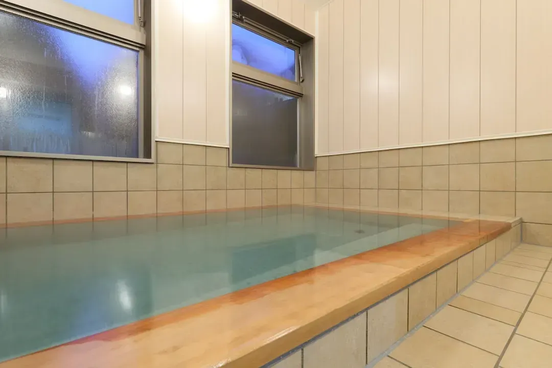 Indoor spa tub