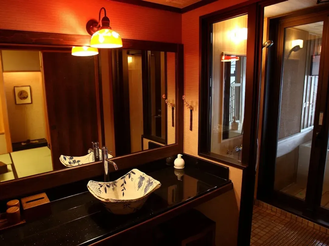 Bathroom amenities