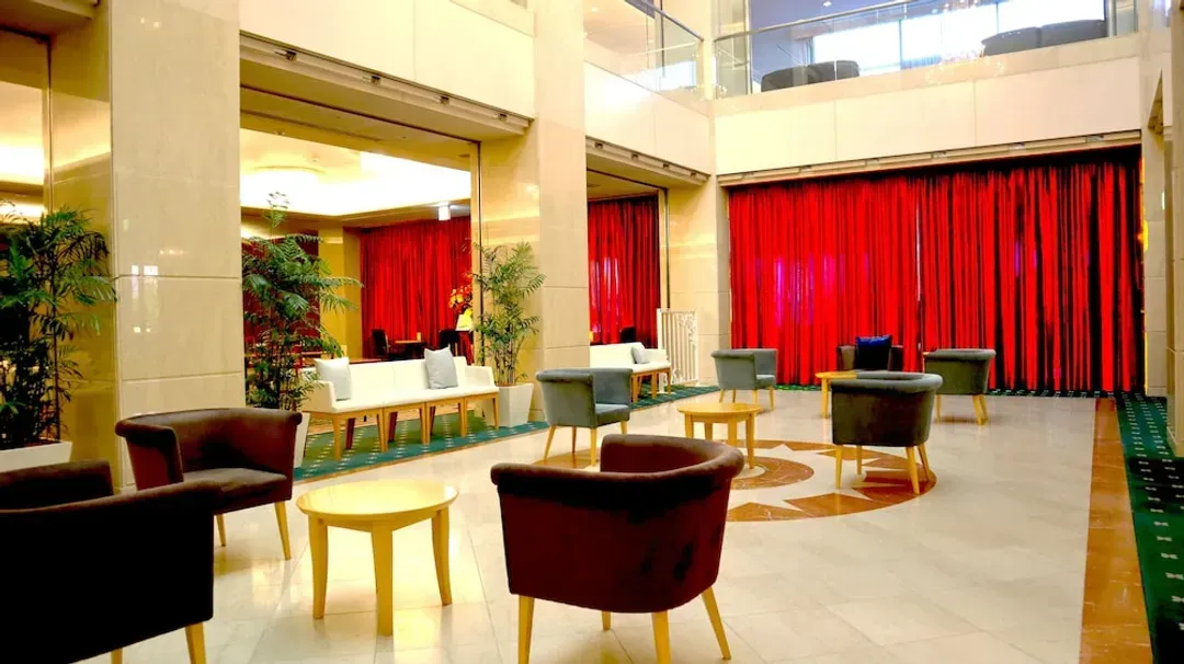 Lobby lounge