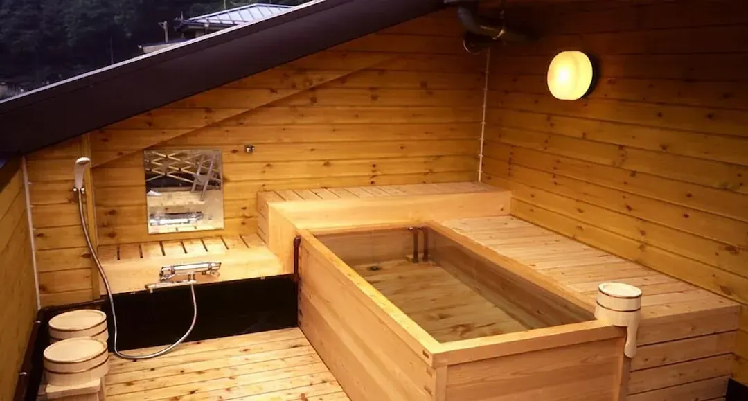 Deep soaking bathtub