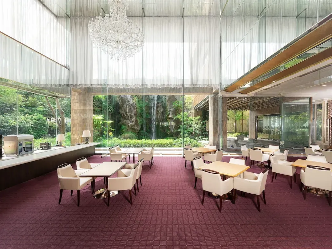 Lobby lounge
