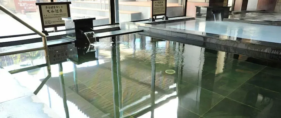 Indoor spa tub
