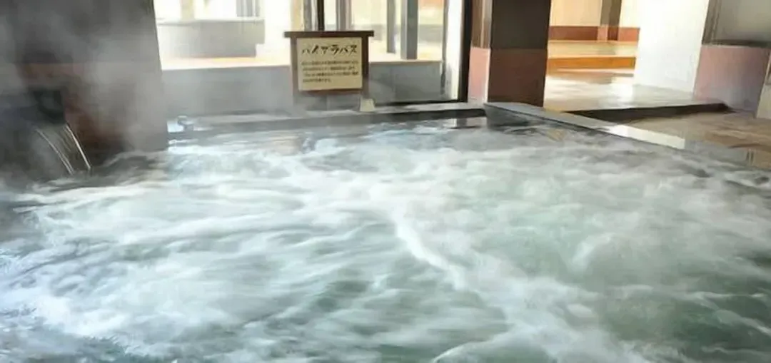 Indoor spa tub