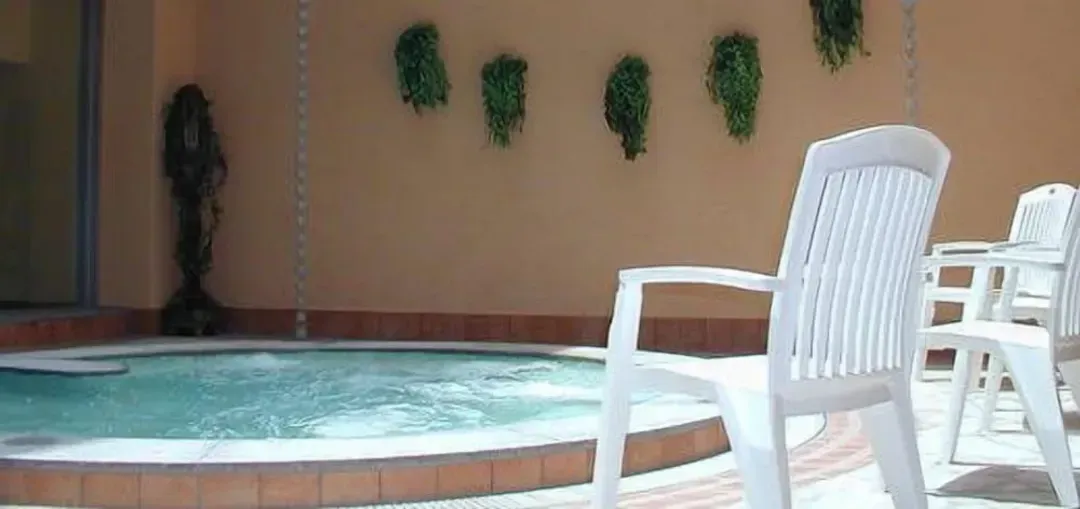 Indoor spa tub