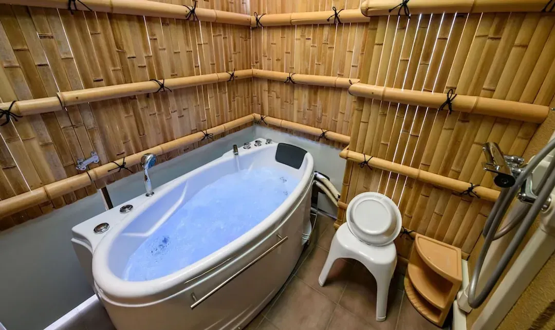 Jetted tub