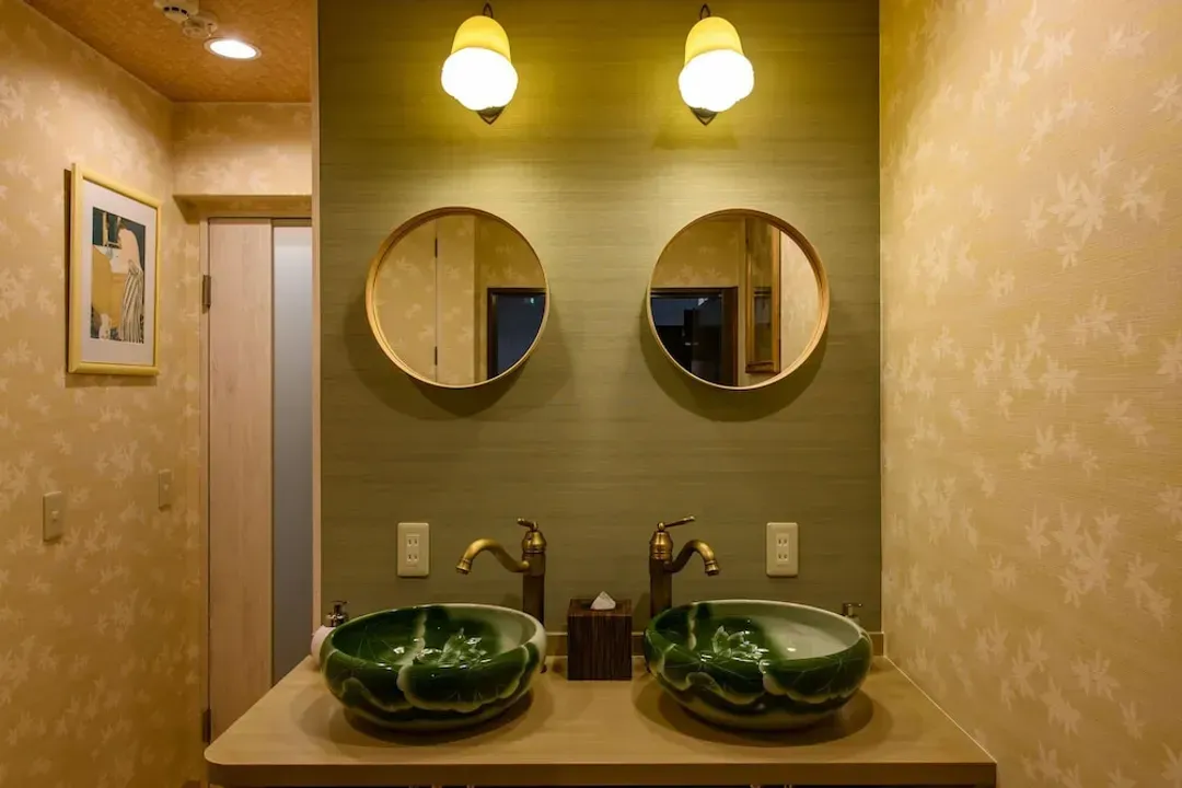 Bathroom sink