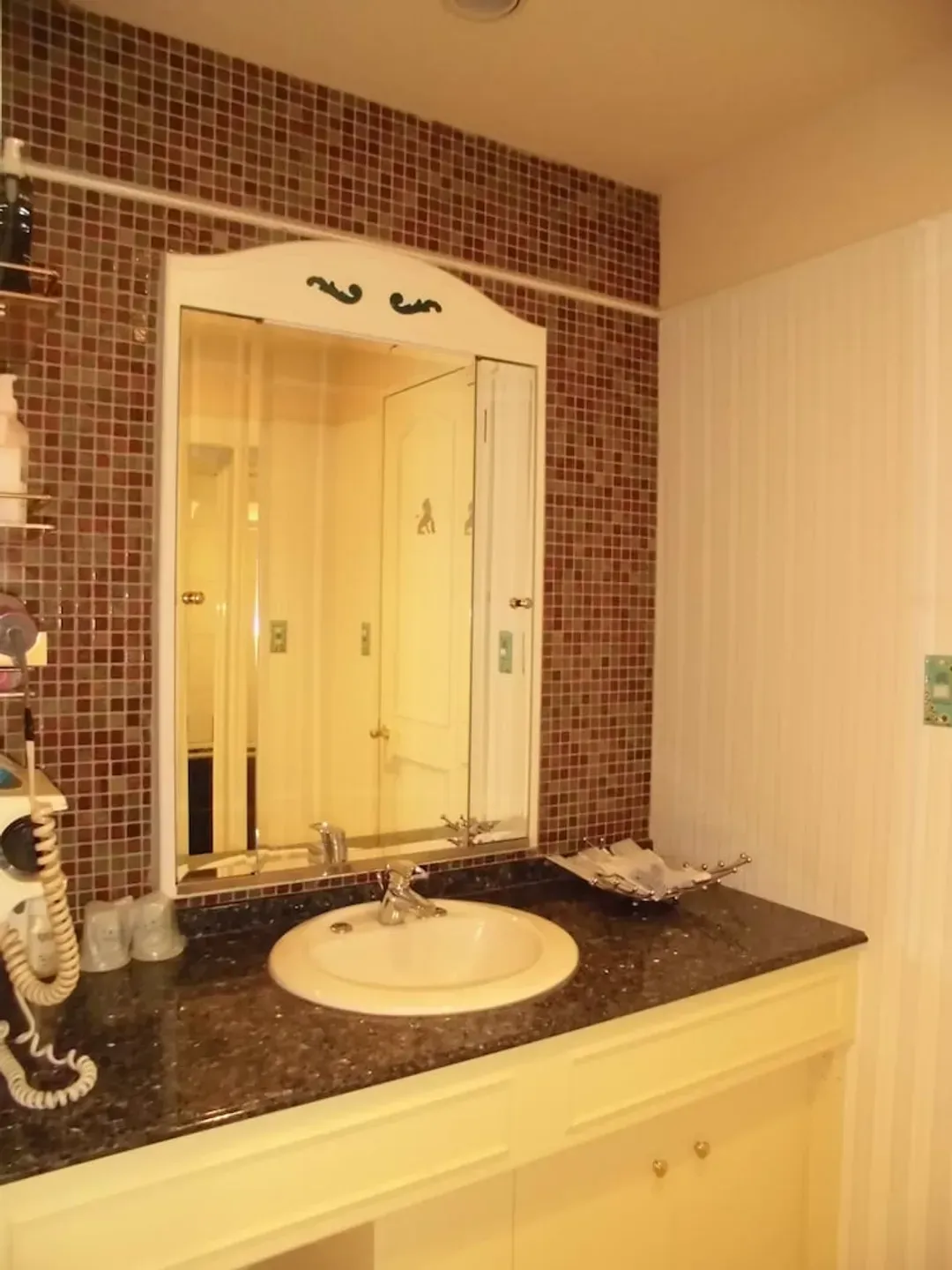 Bathroom sink