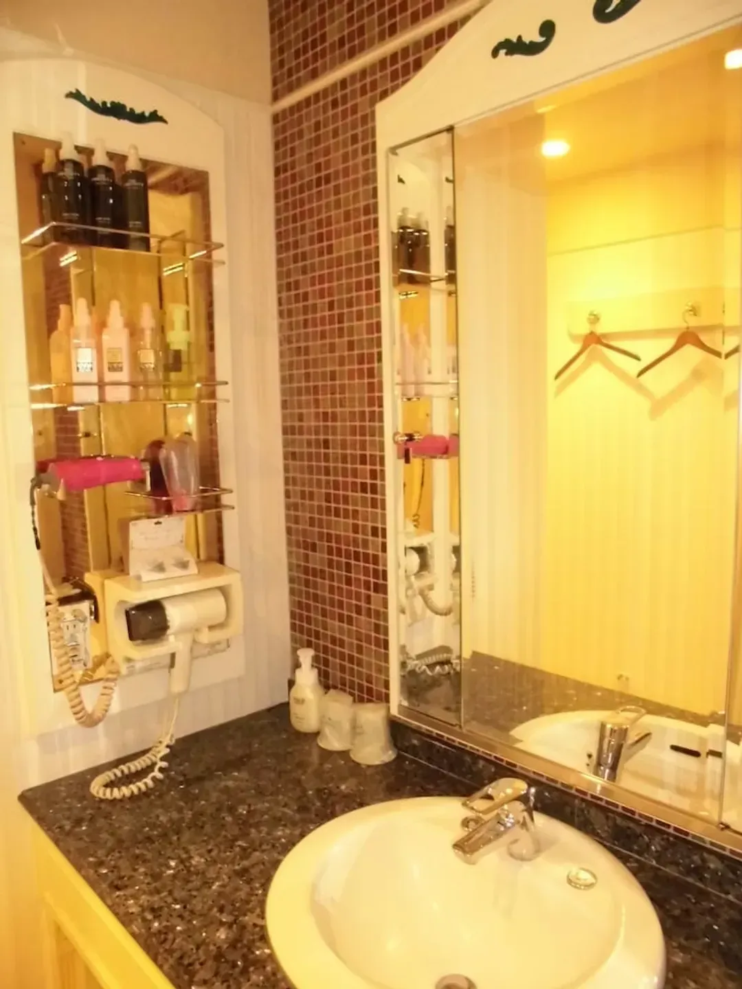 Bathroom sink