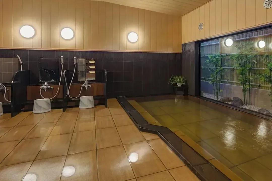 Indoor spa tub