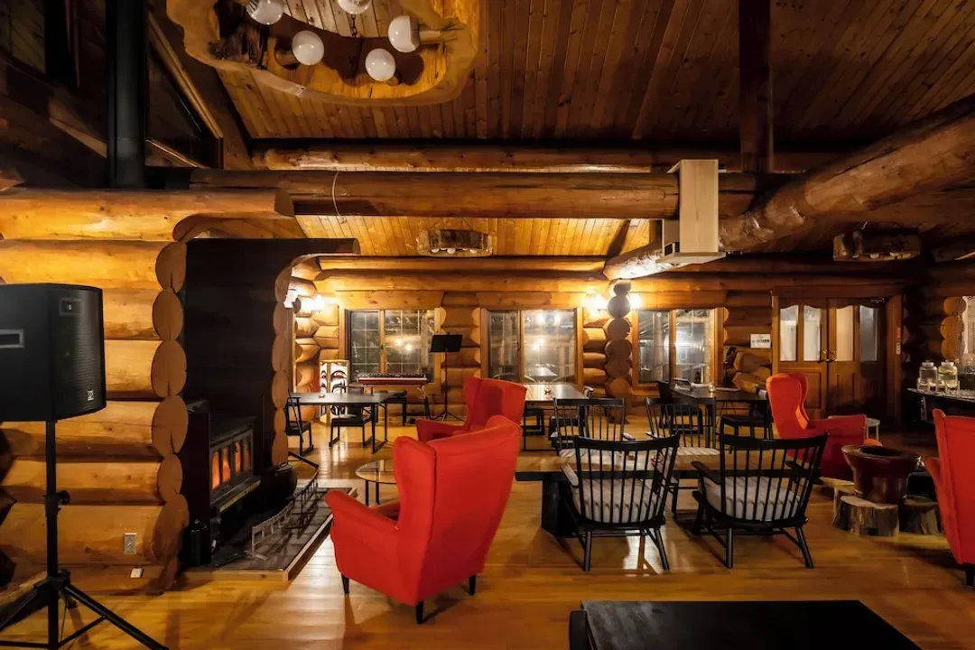 Lobby lounge