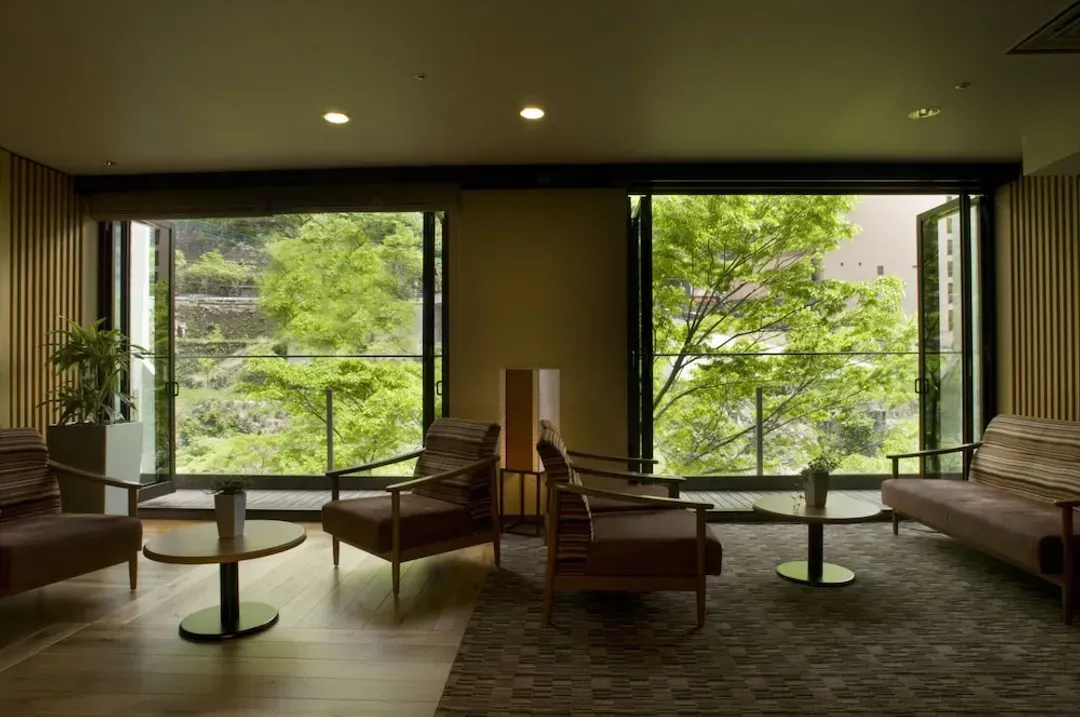 Lobby lounge