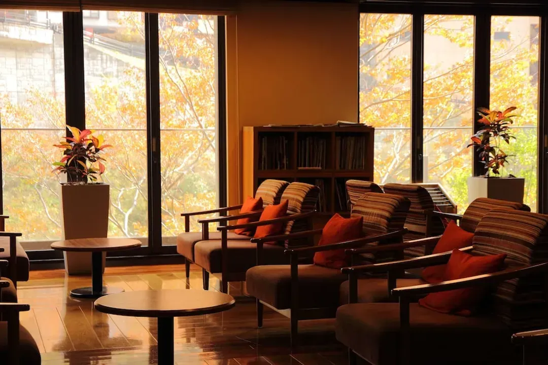 Lobby lounge