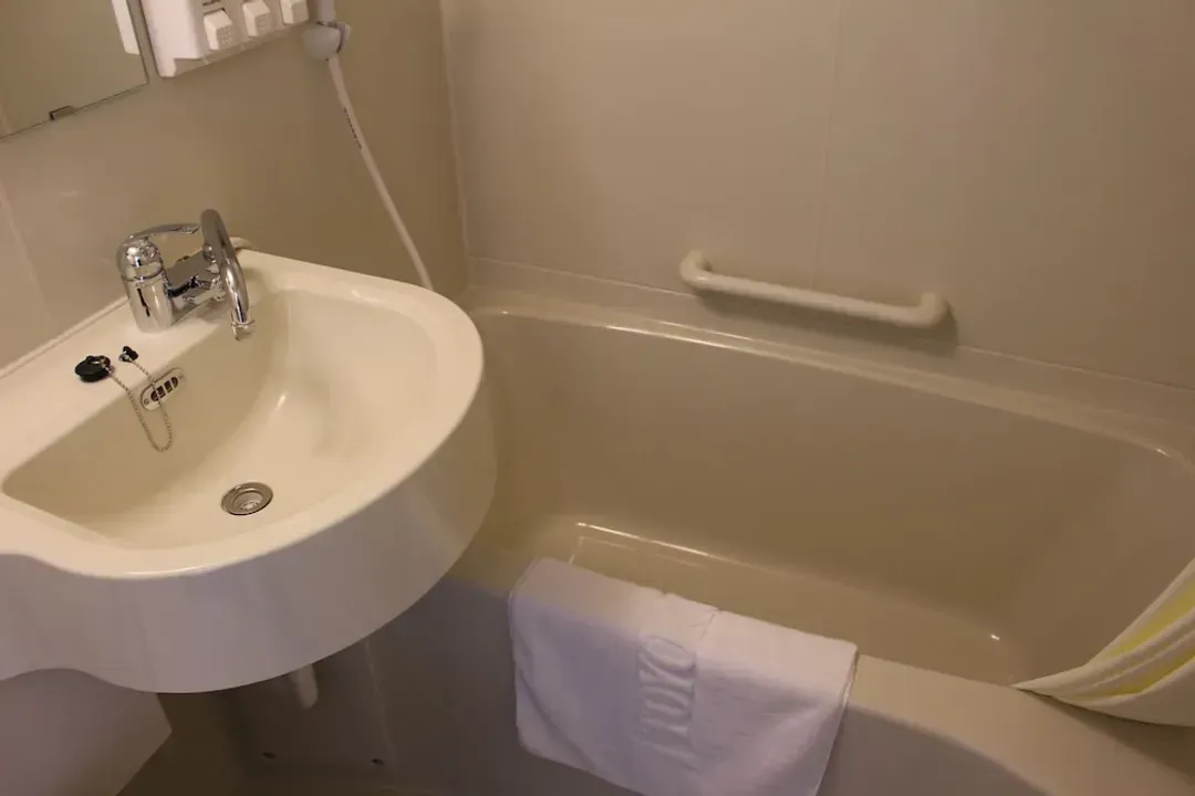 Bathroom sink