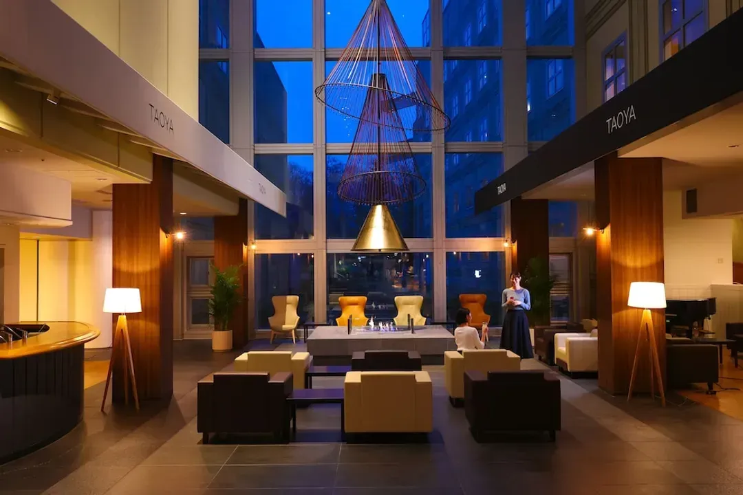 Lobby lounge