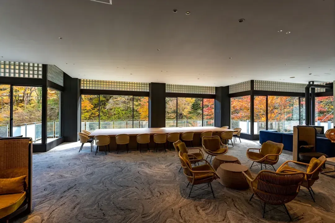 Lobby lounge