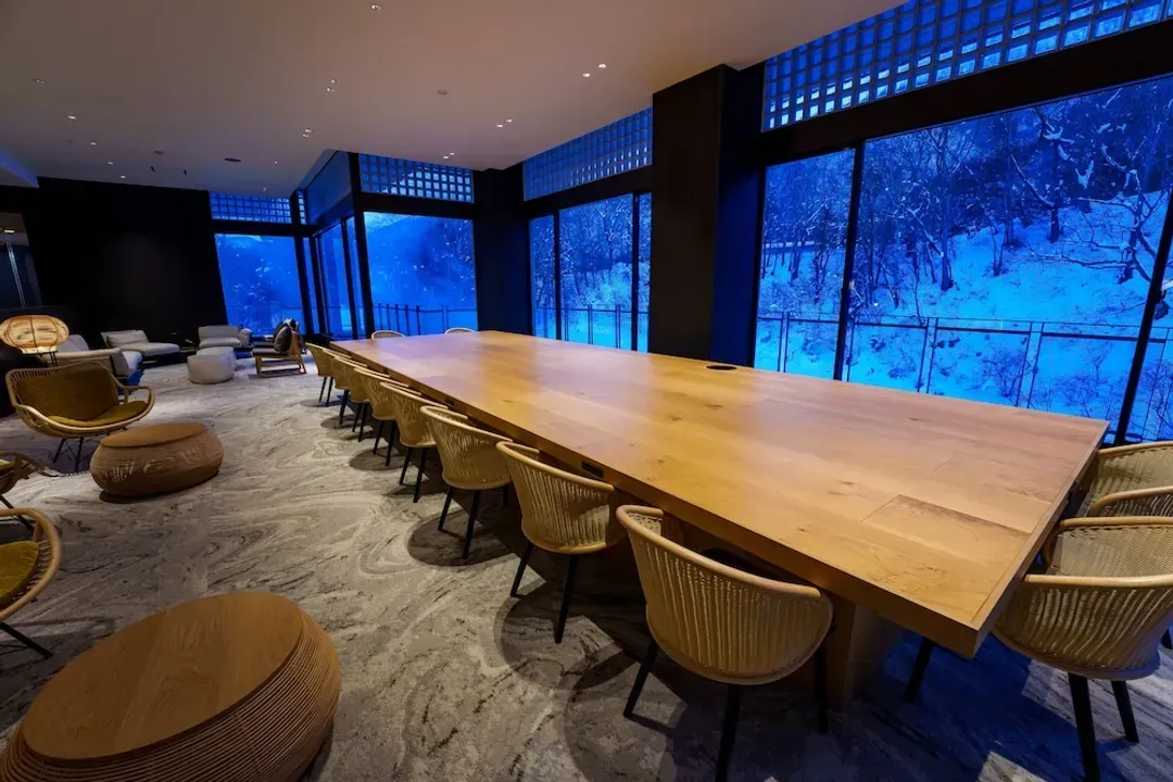 Lobby lounge