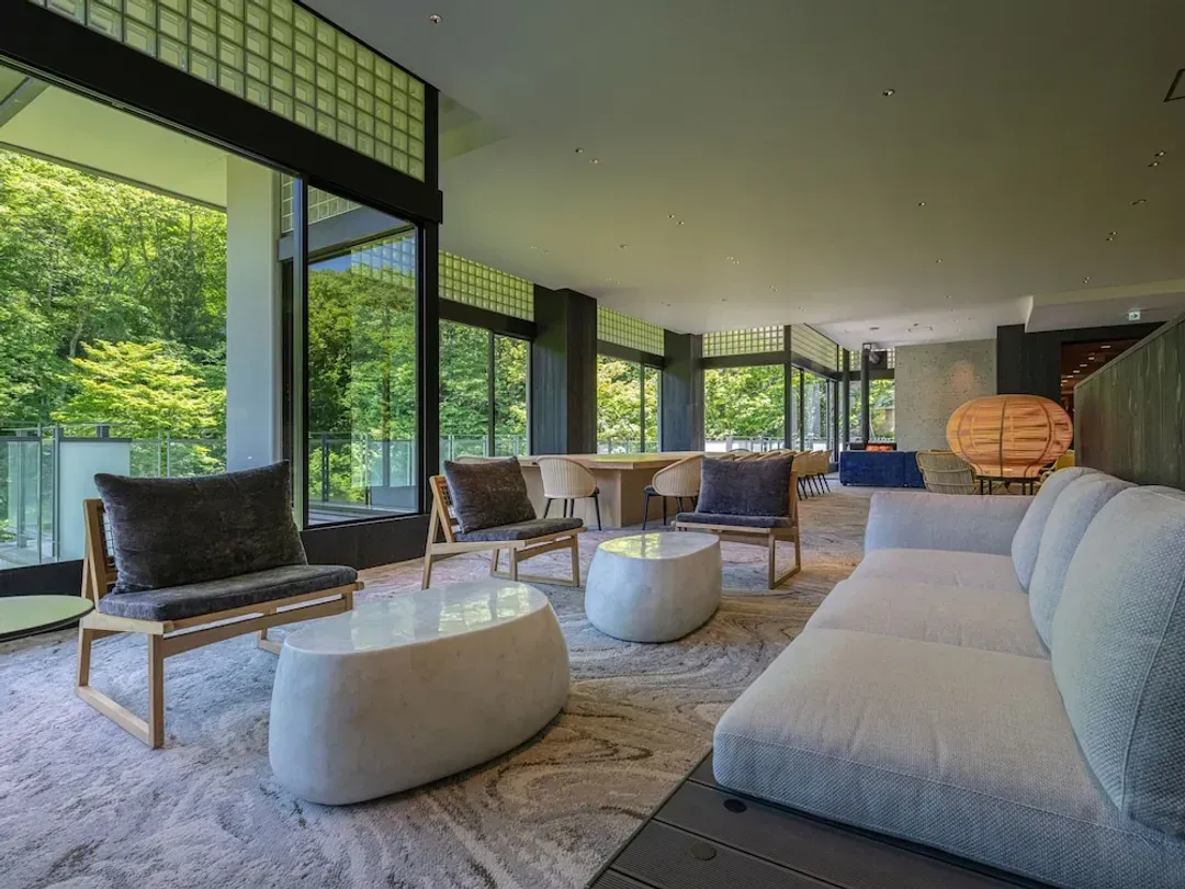 Lobby lounge