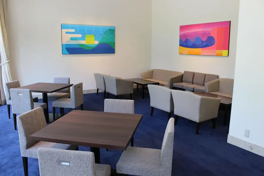 Lobby lounge