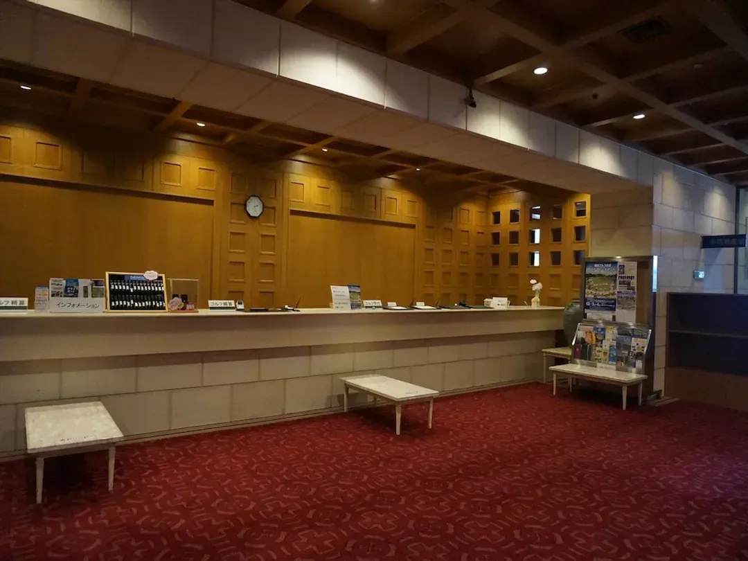 Check-in/check-out kiosk