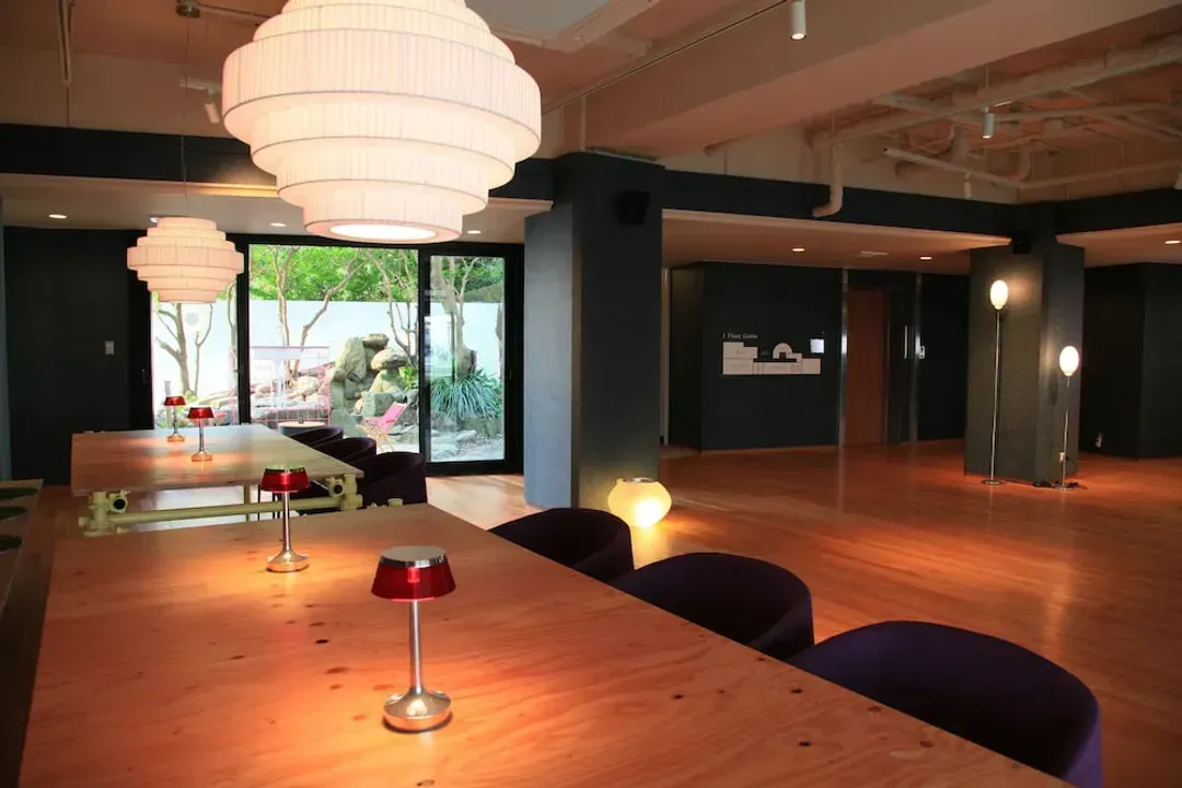Lobby lounge