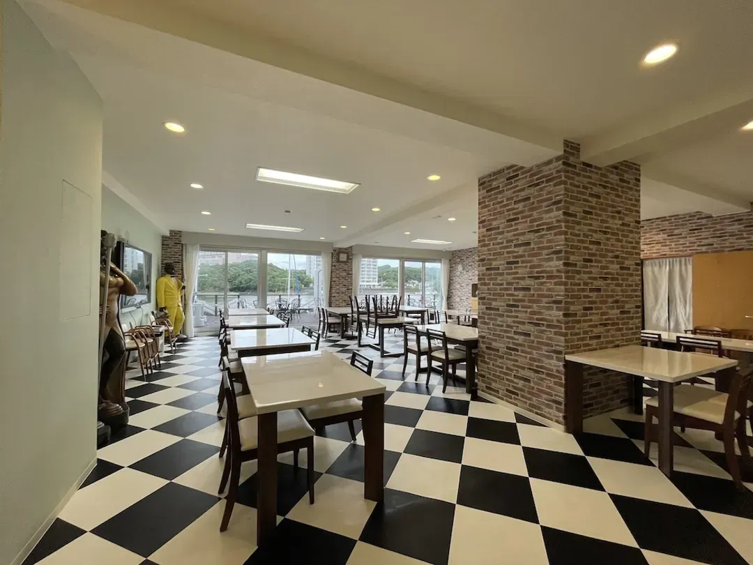Lobby lounge