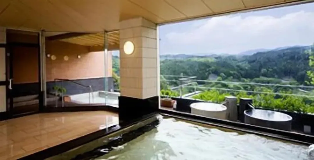 Indoor spa tub
