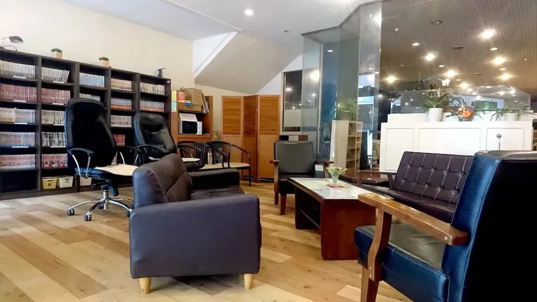 Lobby lounge