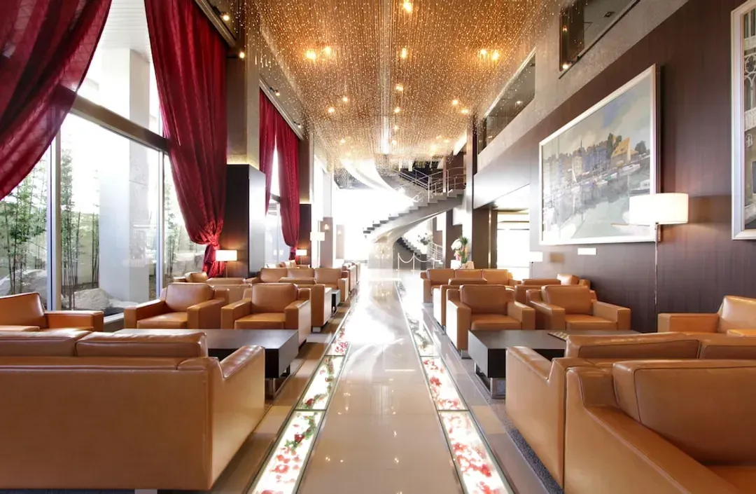 Lobby lounge