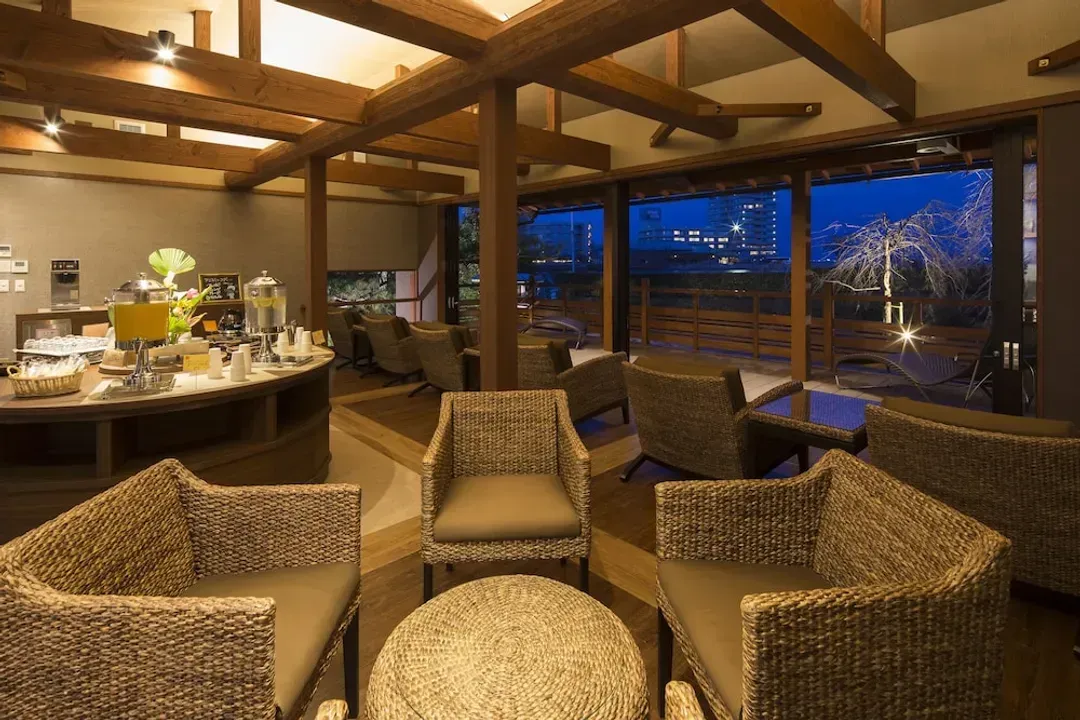 Lobby lounge