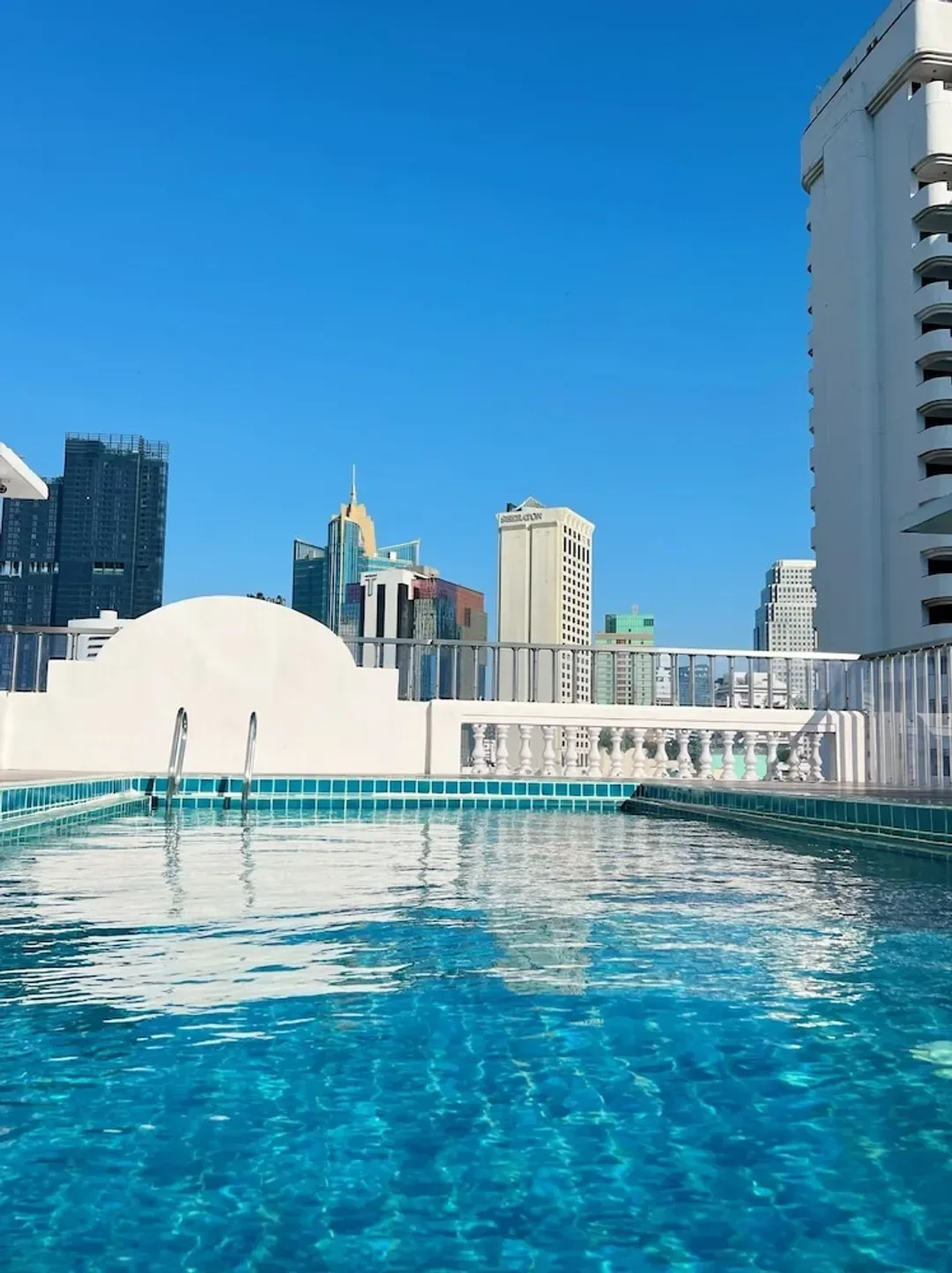 Infinity pool