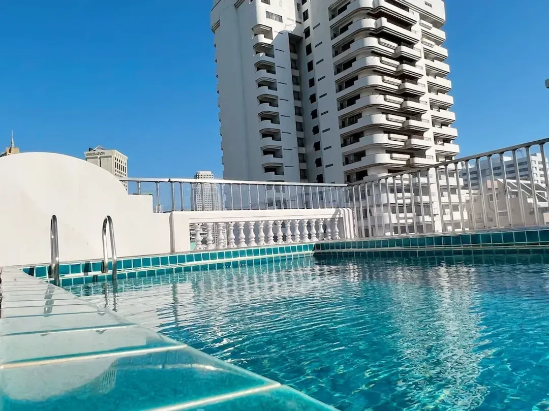 Infinity pool