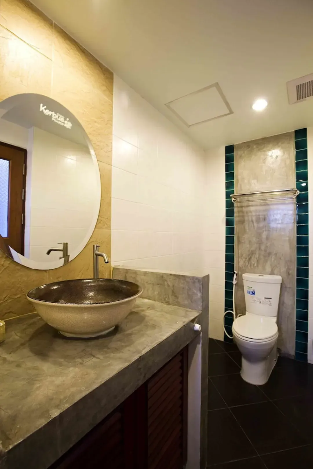 Bathroom sink