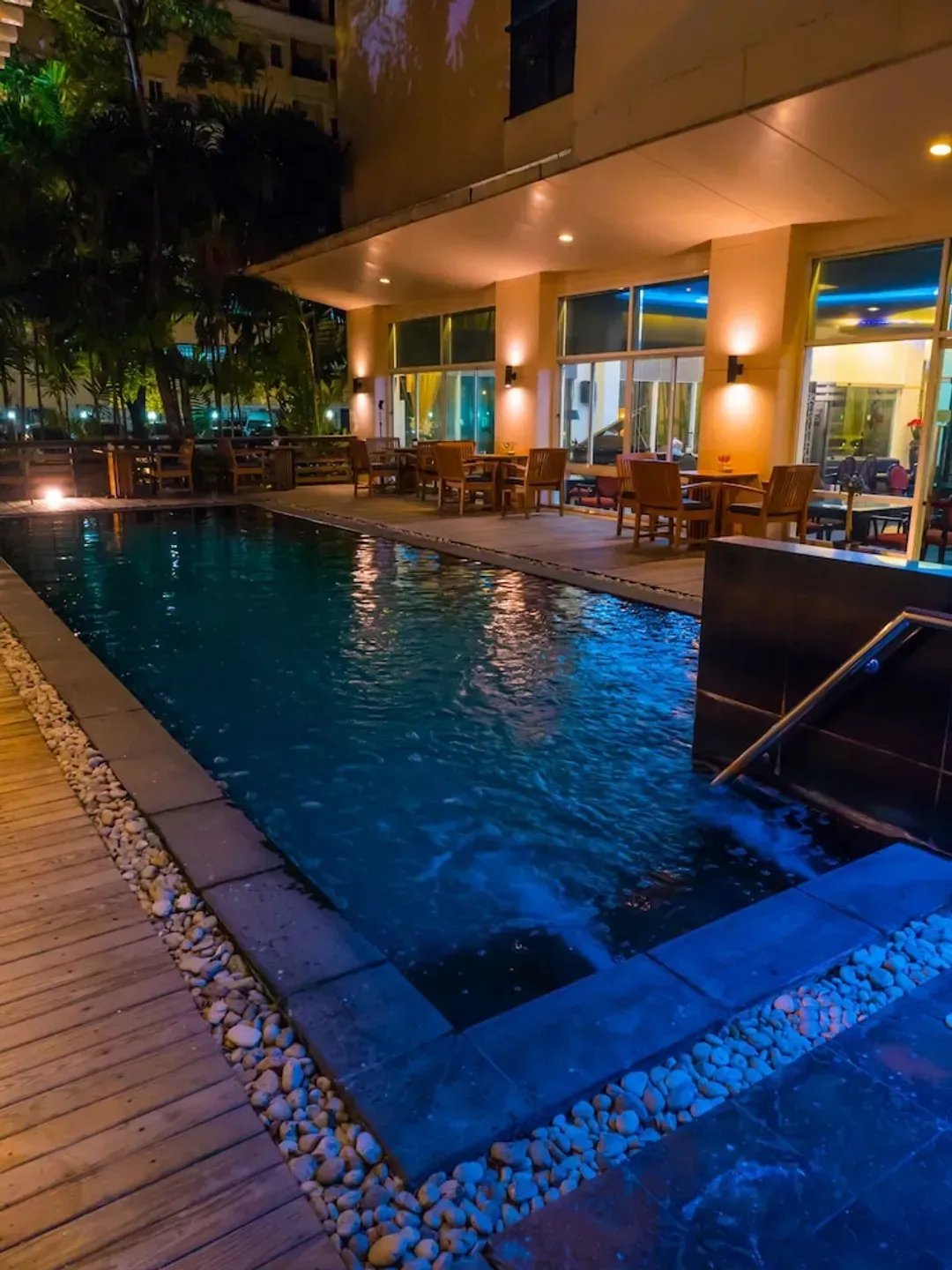 Indoor/outdoor pool