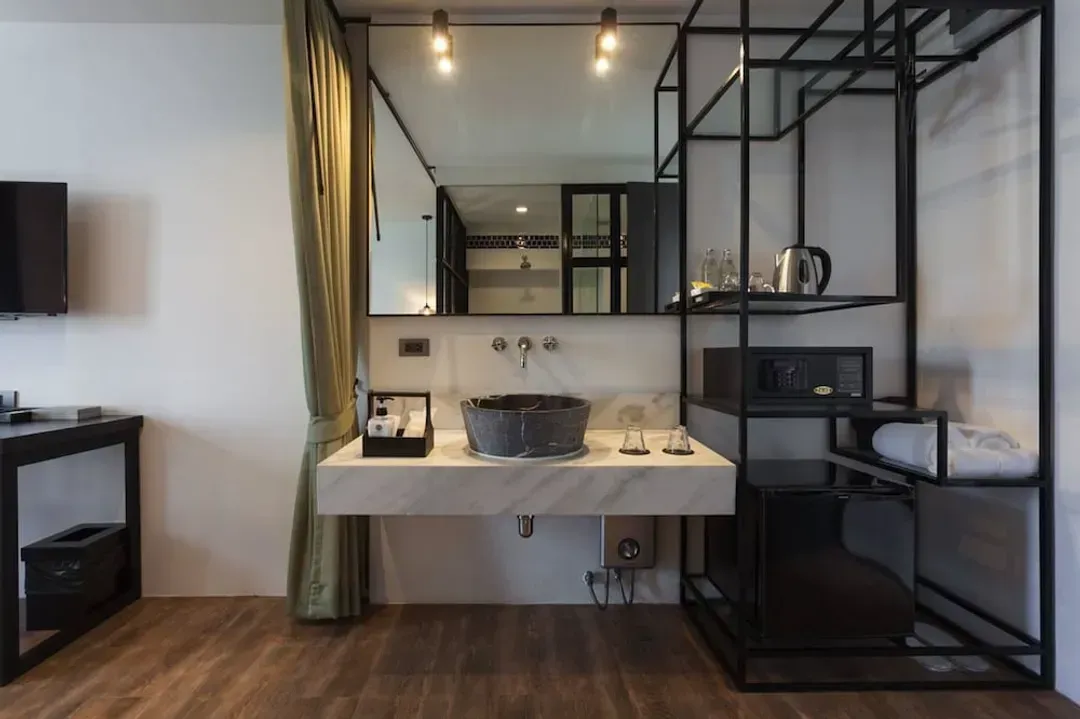 Bathroom sink