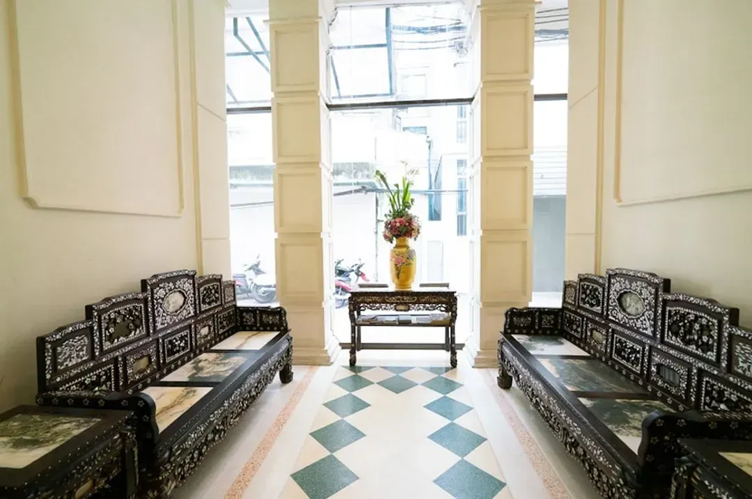 Lobby sitting area