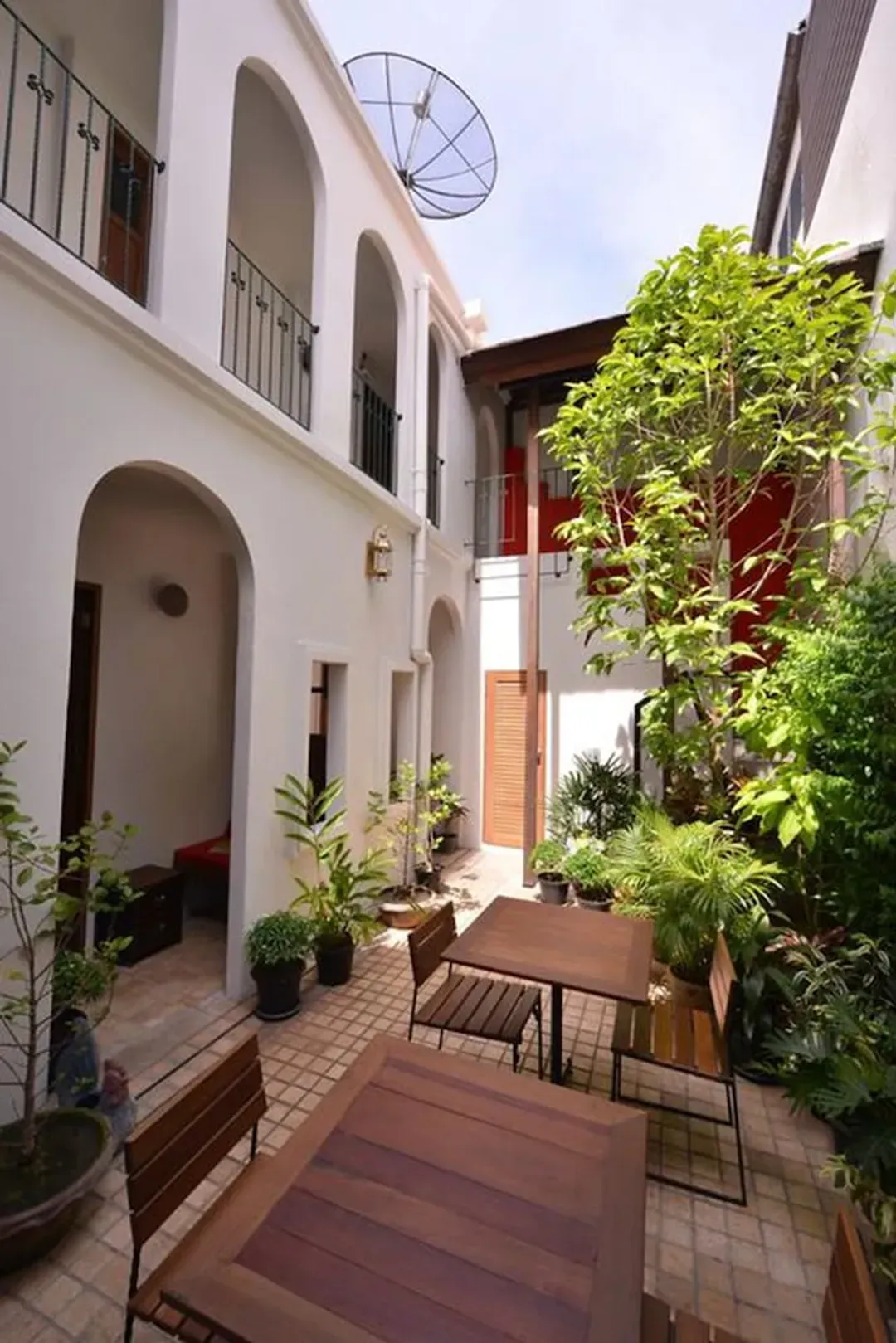 Bangkok-Neighbor Phuthon