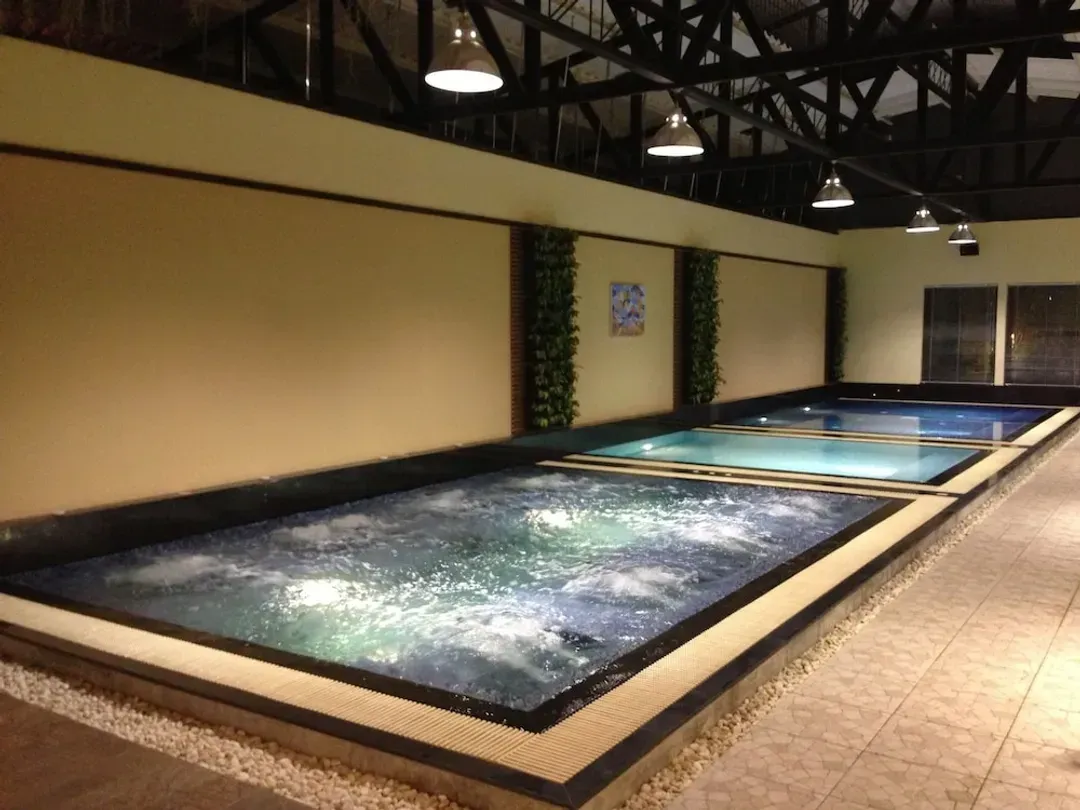 Indoor spa tub