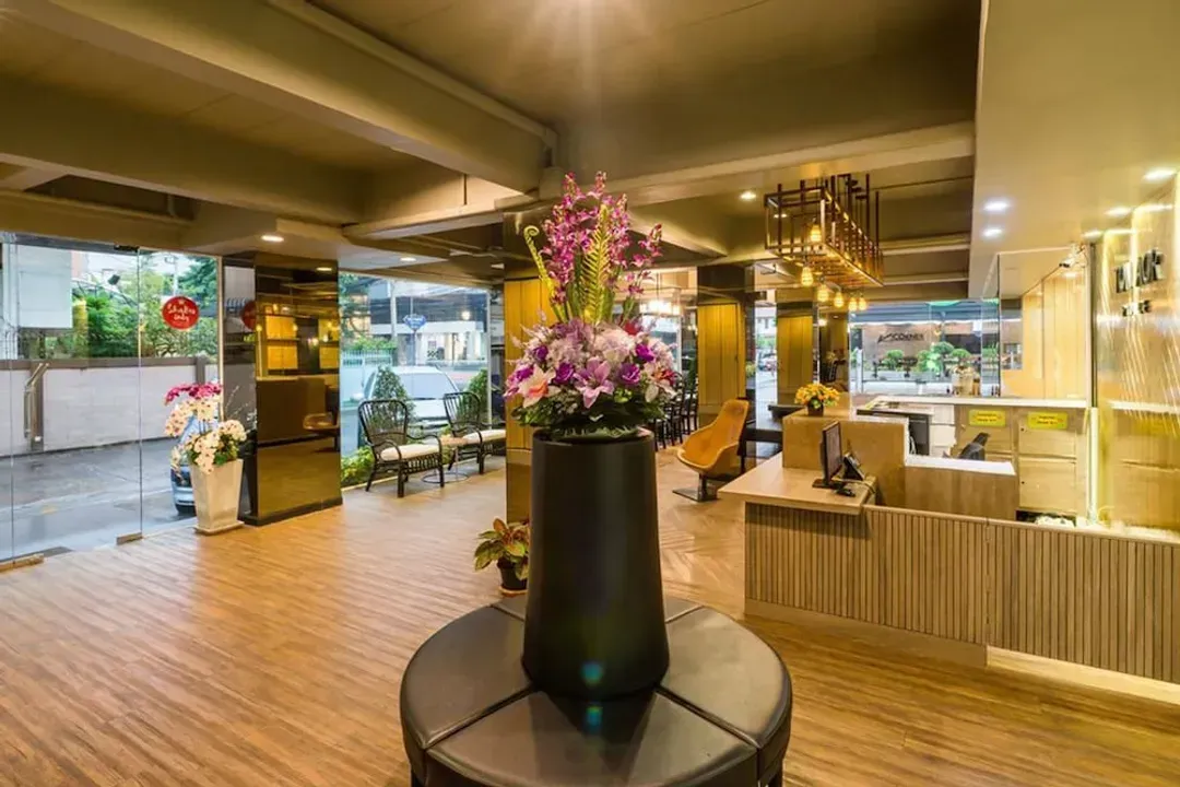 Lobby lounge