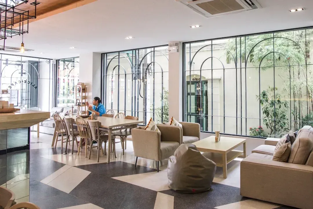 Lobby lounge