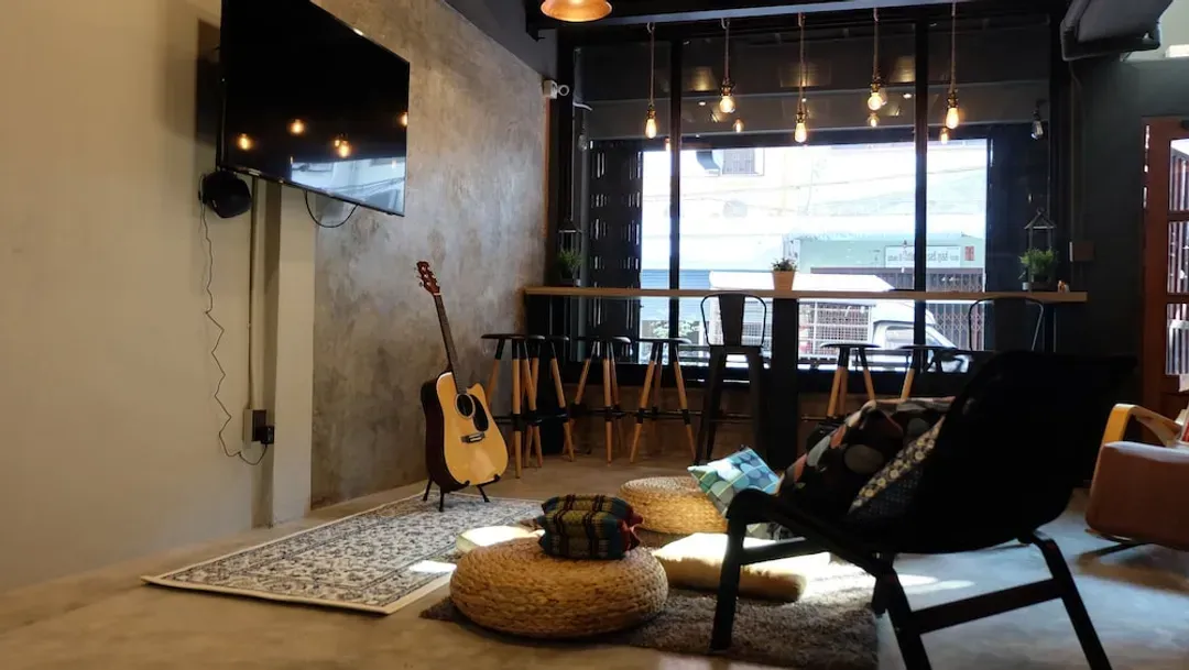 Lobby lounge