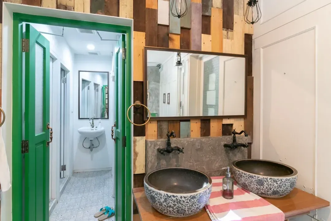 Bathroom sink
