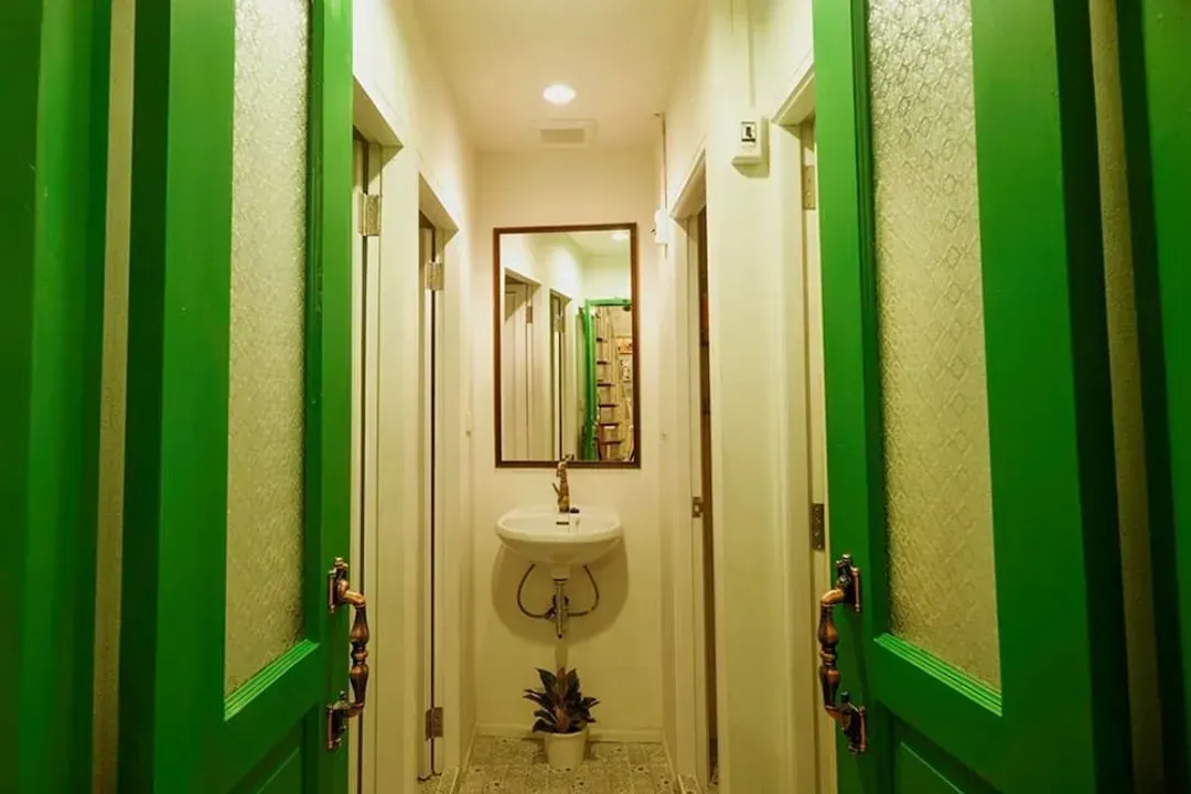 Bathroom sink