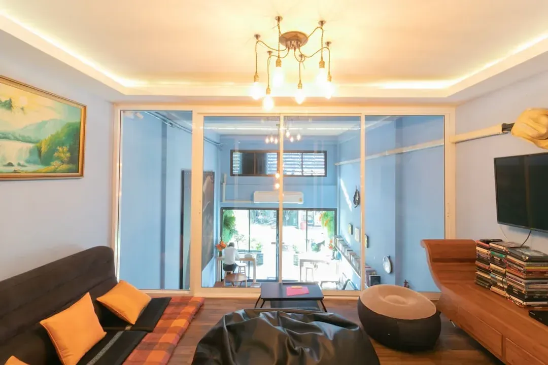 Lobby lounge