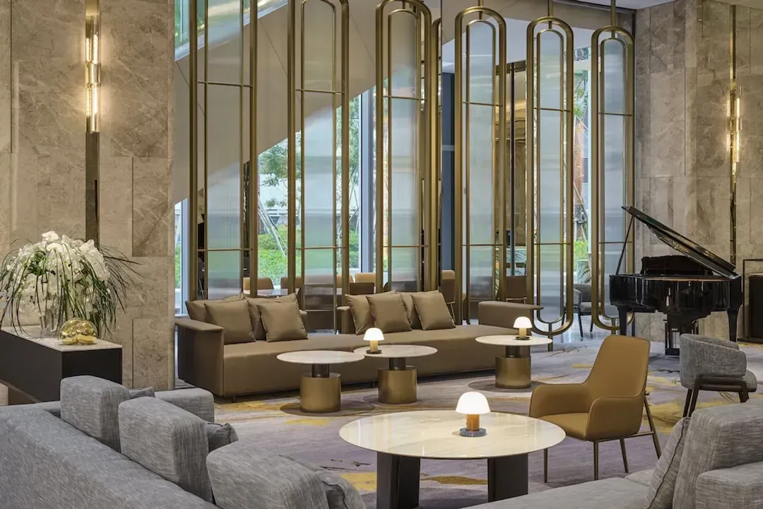 Lobby lounge